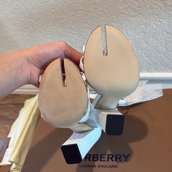 Burberry White Leather Split-Toe Hove Sandals Size 36EUR NWT - Picture 11 of 13